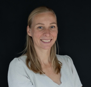 Angela Veenstra	